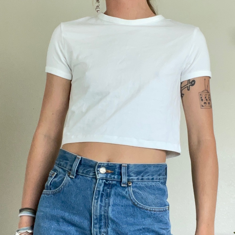WHITE CROP TOP